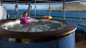 M/Y La Pinta - Equateur - Cosmic Travel