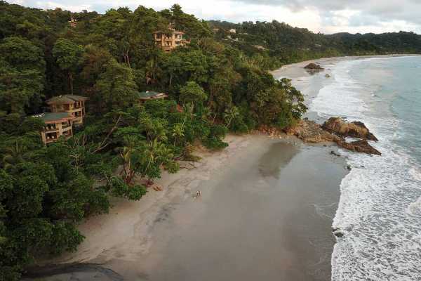 Arenas Del Mar Beach - Costa Rica - Cosmic Travel
