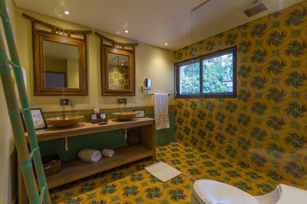 Bathroom Bali - El Patio del Mundo - Colombia - Cosmic Travel