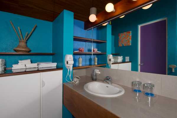 Xandari Bathroom V4  - M/Y La Pinta - Ecuador - Cosmic Travel