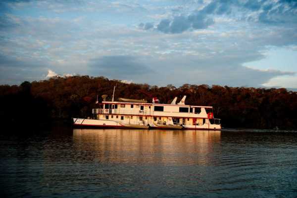 Jaguar House Boat - Brazilië - Cosmic Travel