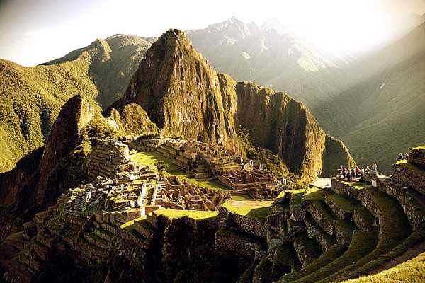 Taypikala Machu Picchu - Peru - Cosmic Travel